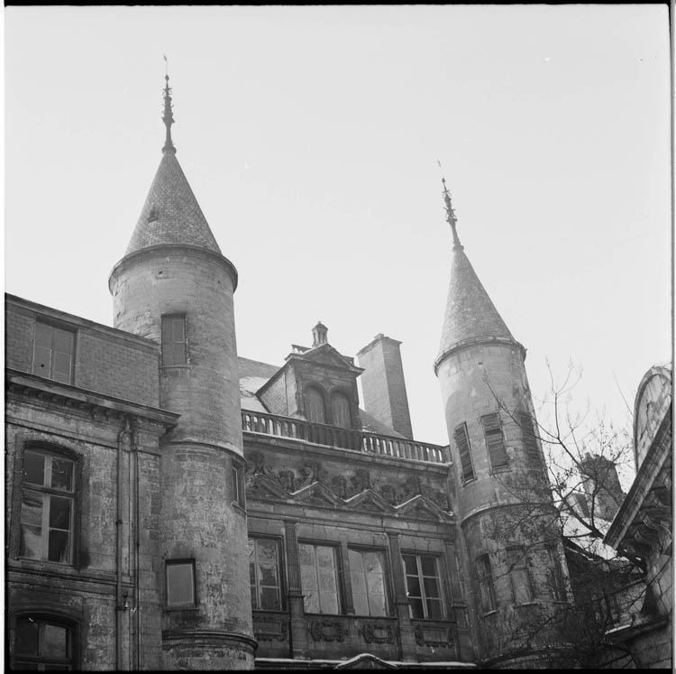 Façade sur cour, partie haute