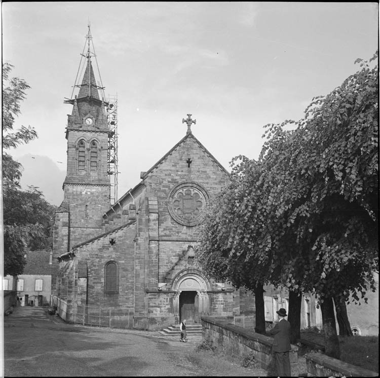 Façade ouest et clocher échafaudé