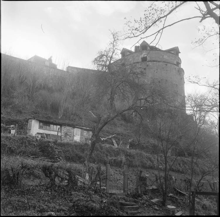 Vue prise depuis les jardins en contrebas