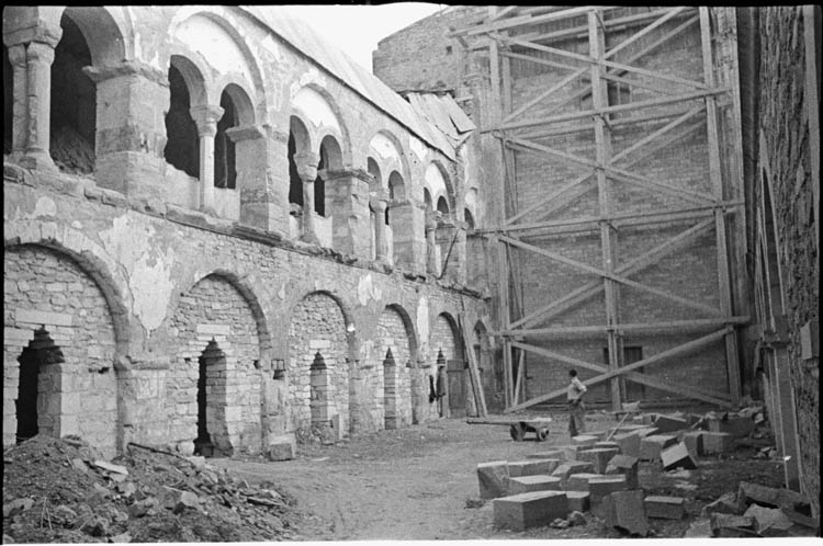 Nef ; bas-côté et triforium