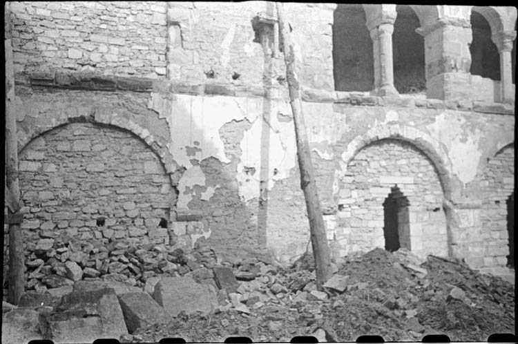 Nef ; bas-côté et triforium