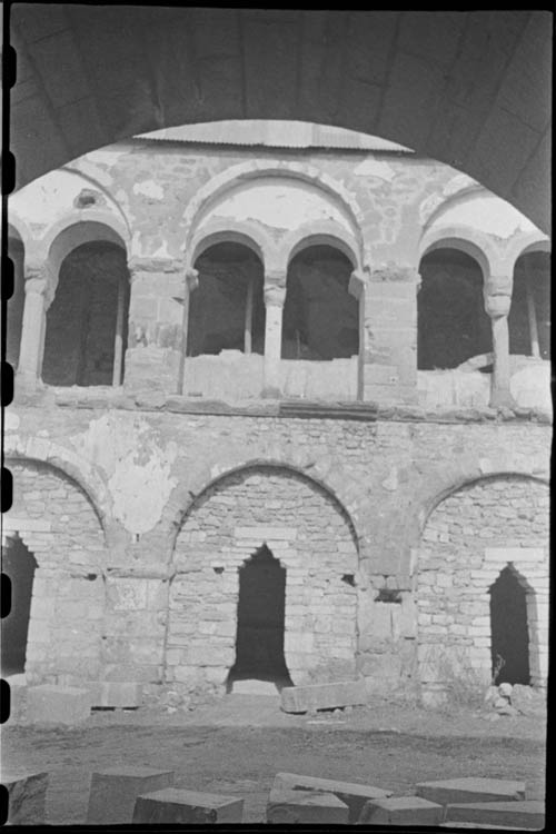 Nef ; bas-côté et triforium