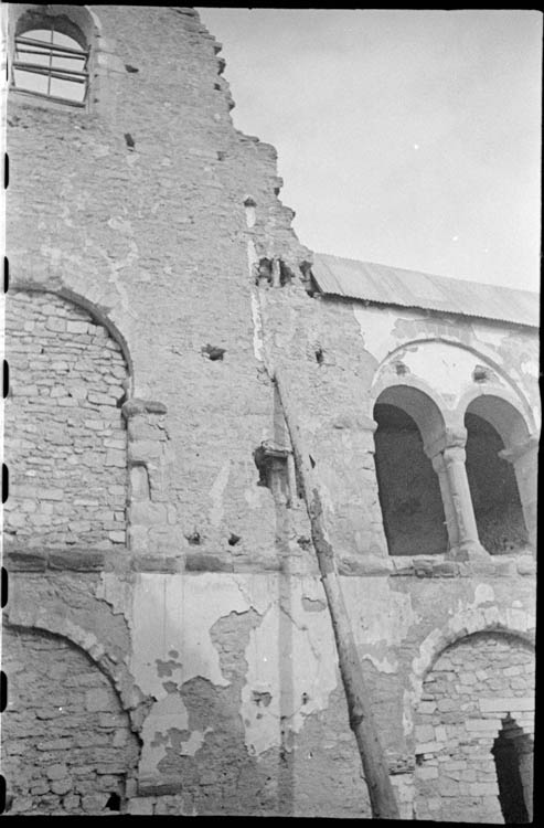 Fenêtres obstruées et baies jumelées du triforium