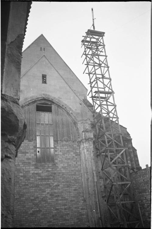 Envers de la façade ouest ; échafaudage