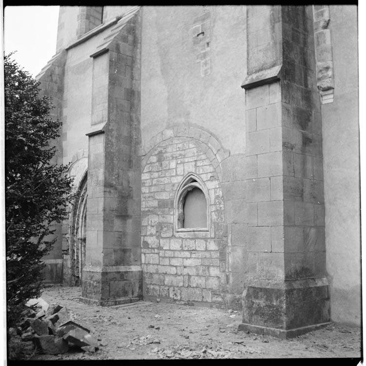 Vue partielle de la façade latérale restaurée