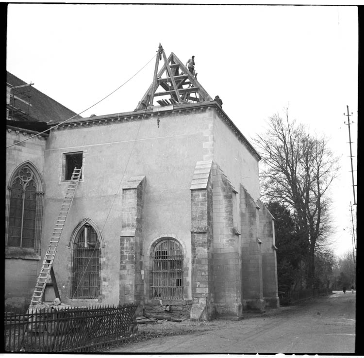 Bâtiment accolé ; travaux sur la charpente