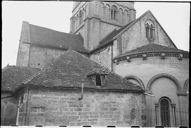 Chevet ; maison accolée