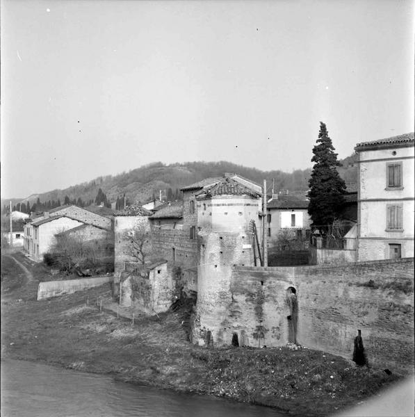 Enceinte sur la rive du Grand l'Hers