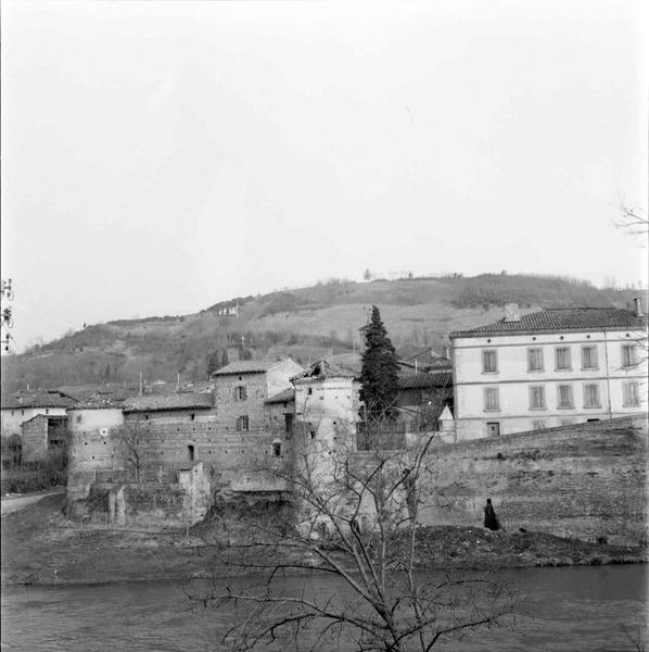 Ensemble depuis la rive opposée du Grand l'Hers