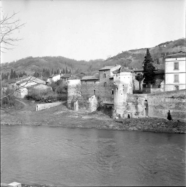 Ensemble depuis la rive opposée du Grand l'Hers