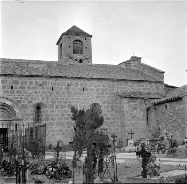 Façade latérale ; cimetière