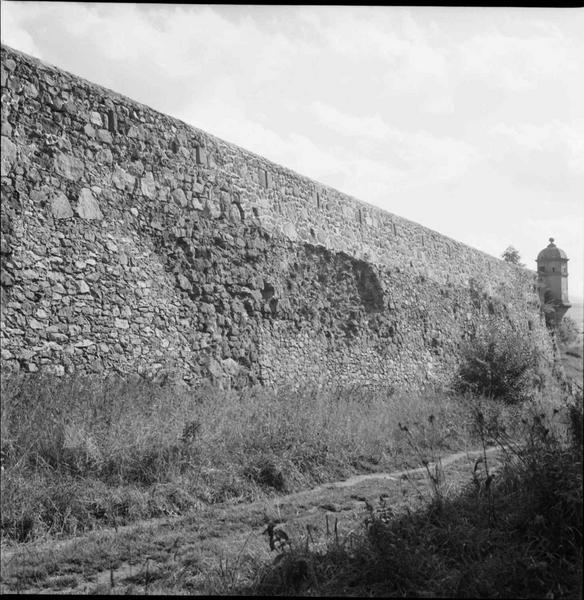 Fossé, échauguette