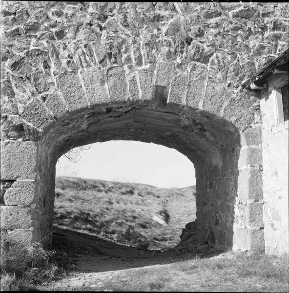 Passage voûté dans le mur