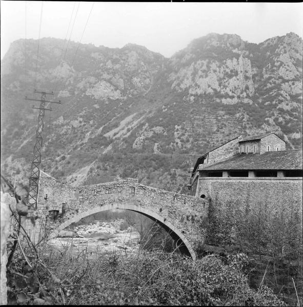 Pont fortifié et redoute