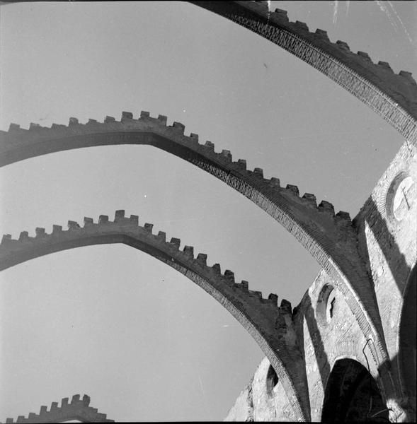 Arcs de la nef à ciel ouvert