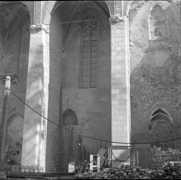 Pilier séparant les chapelles