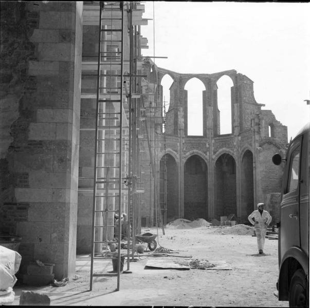 Nef : chantier de reconstruction