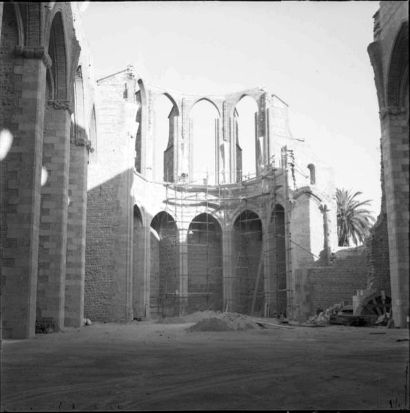 Nef et choeur échafaudé