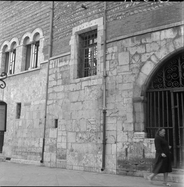 Vue partielle de la façade sur rue