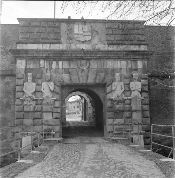 Ancienne porte de l'entrée principale