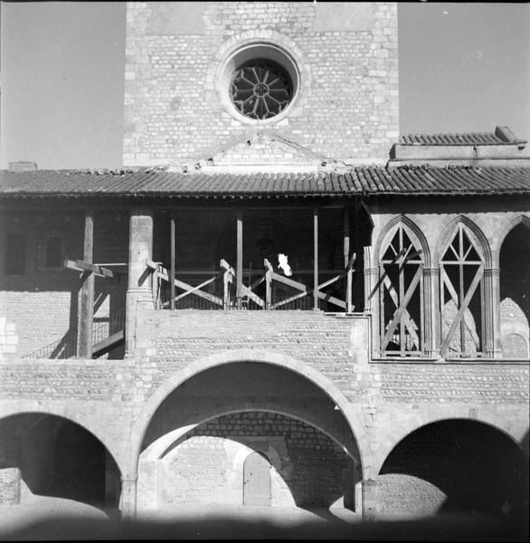 Chapelle et galerie du premier étage, étayée