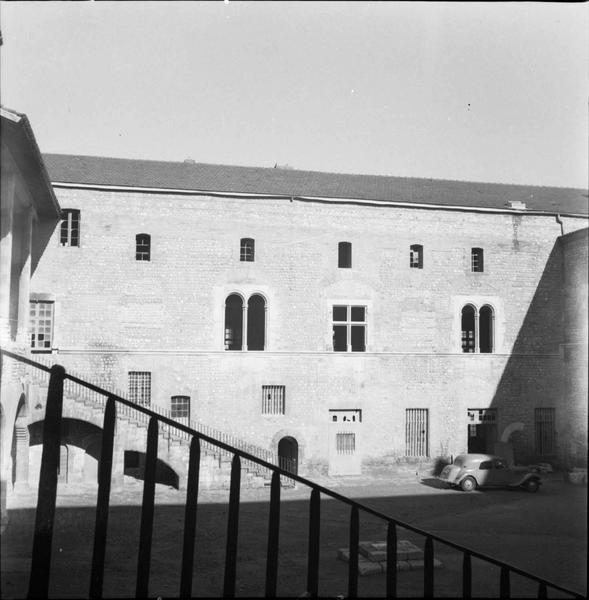 Façade sud sur la cour intérieure