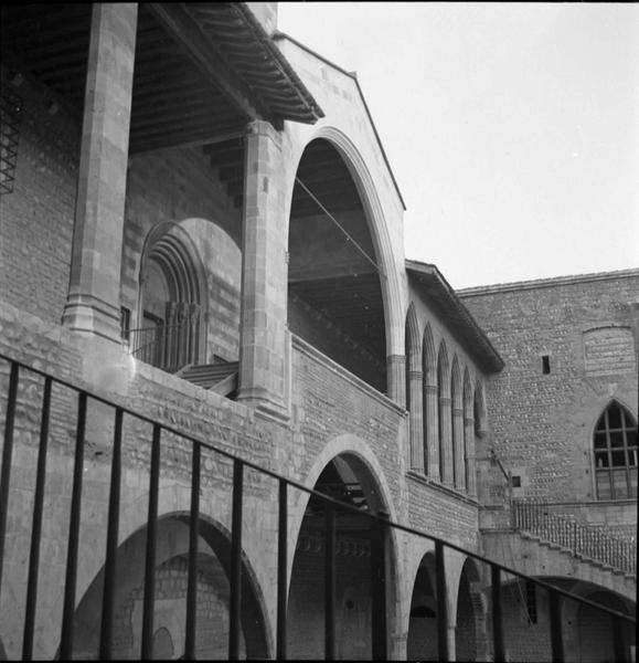 Galerie de la façade ouest sur la cour