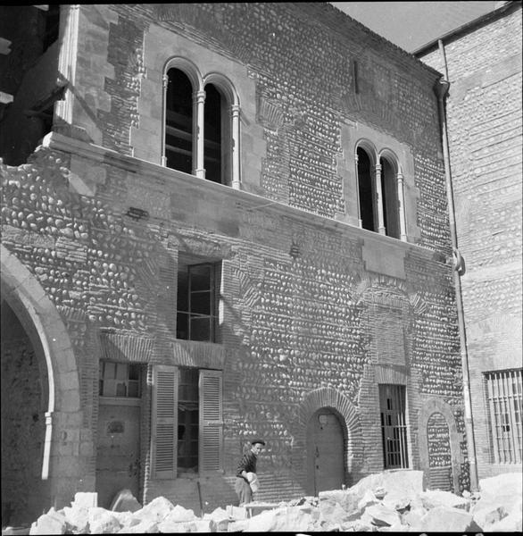 Vue partielle de la façade est en travaux