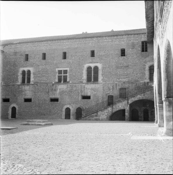 Façade sud sur la cour intérieure