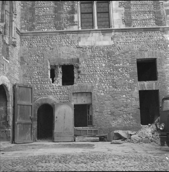 Vue partielle d'une façade en travaux