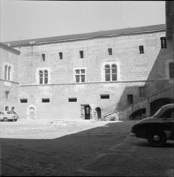 Façade sud sur la cour intérieure