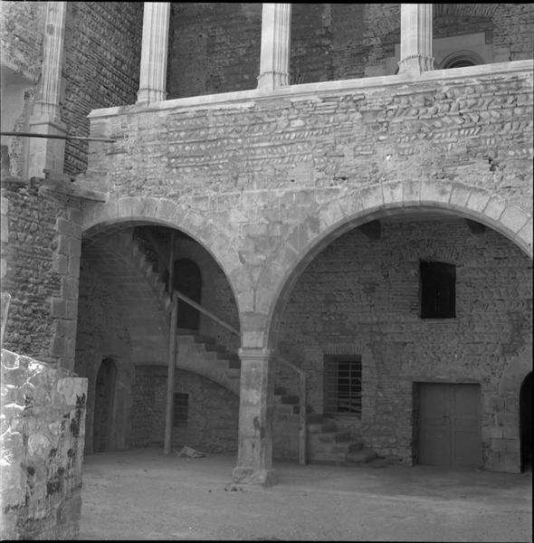 Arcades, vue partielle d'une façade