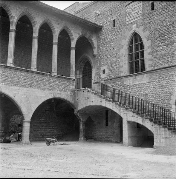 Cour intérieure, angle nord-ouest