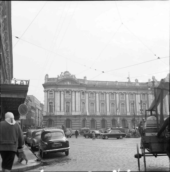 Place du Capitole, vue partielle de la façade