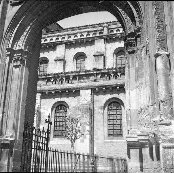 Façade sud vue depuis la porte Bachelier