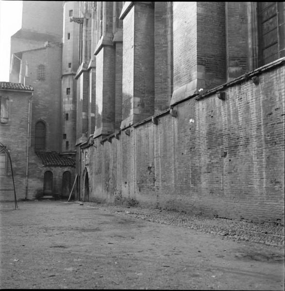 Façade latérale, vue partielle