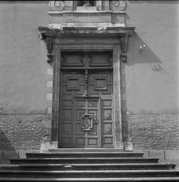 Porte en façade