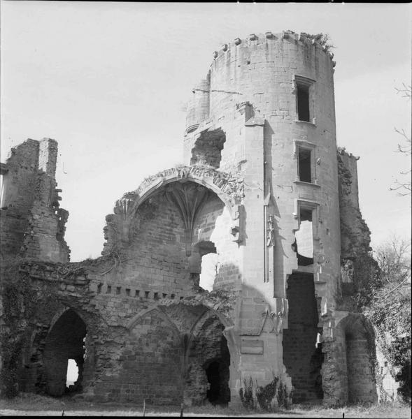 Tour et voûtes à  ciel ouvert