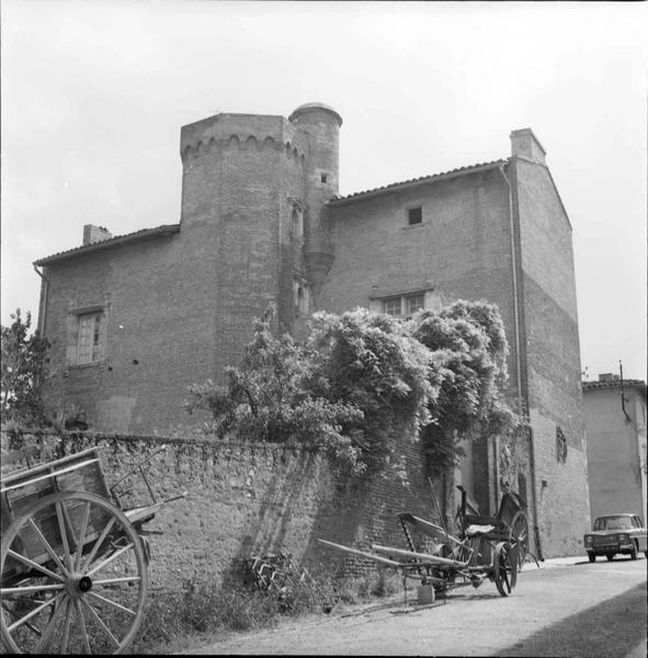 Façade côté jardin vue de la rue