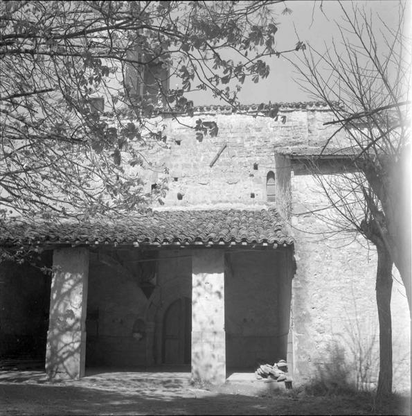 Façade latérale : porche