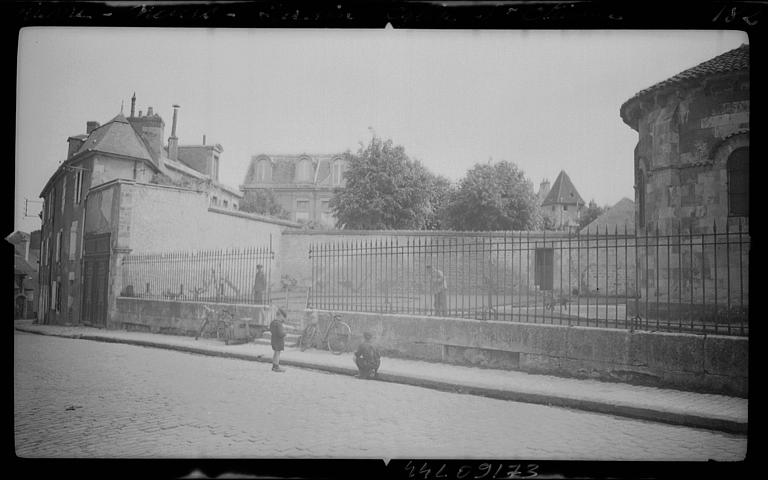 Jardins de l'église, côté rue