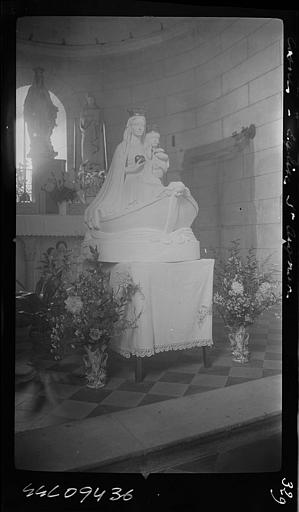 Chapelle de la Vierge : statue de la Vierge à l'Enfant dans une barque