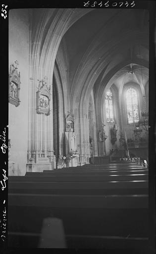 Intérieur, vers le choeur, chemin de croix