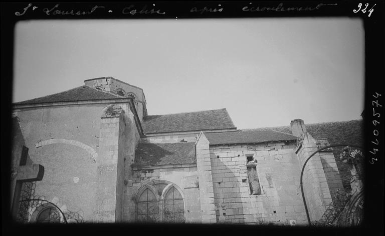 Eglise après écroulement, extérieur : vue en contre-plongée vers la croisée du transept, détail des toitures