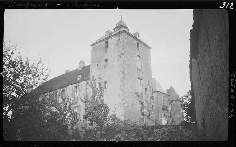 Angle de façades : tour carrée