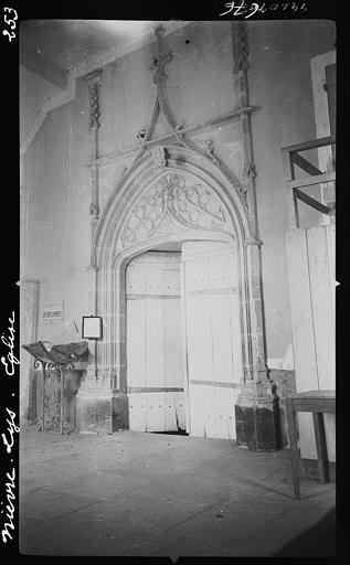 Intérieur, détail d'une porte latérale