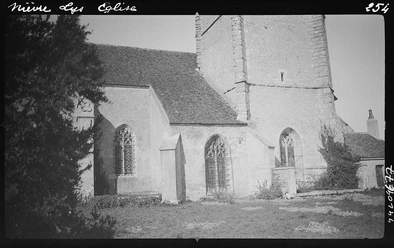 Extérieur, détail de la façade latérale, côté clocher