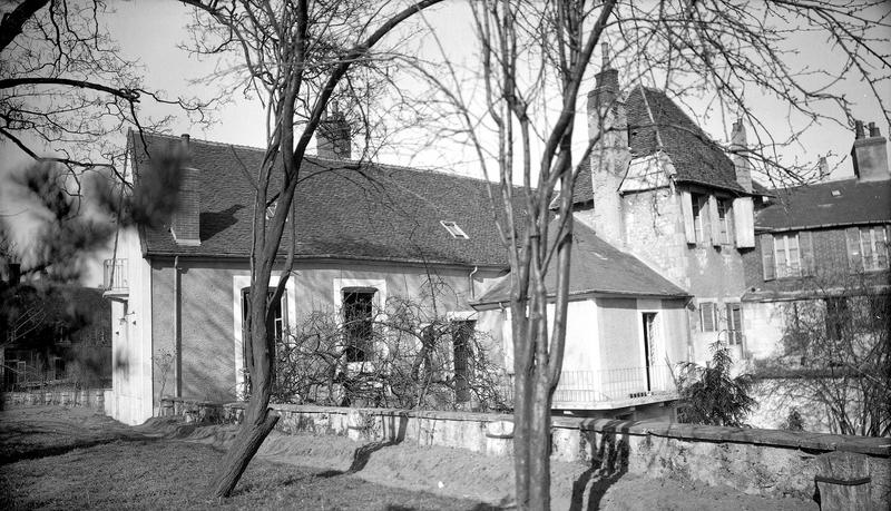 Logis de l'abbesse, angle de façades côté jardin