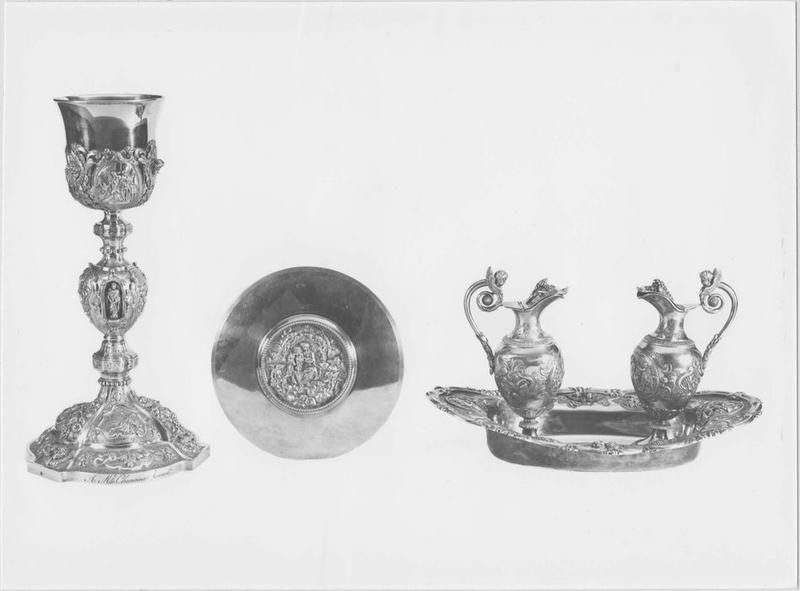 chapelle comprenant un calice, une patène, deux burettes et leur plateau - © Ministère de la Culture (France), Médiathèque du patrimoine et de la photographie (objets mobiliers), tous droits réservés