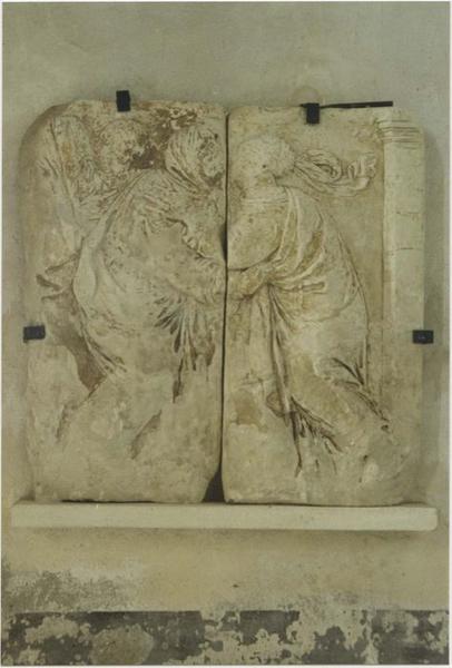 Bas-relief : la Visitation